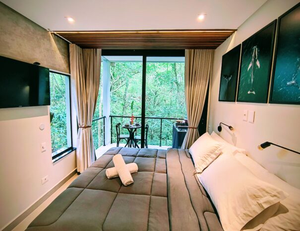 Conforto e vista para a mata atlântica, com cama queen aconchegante