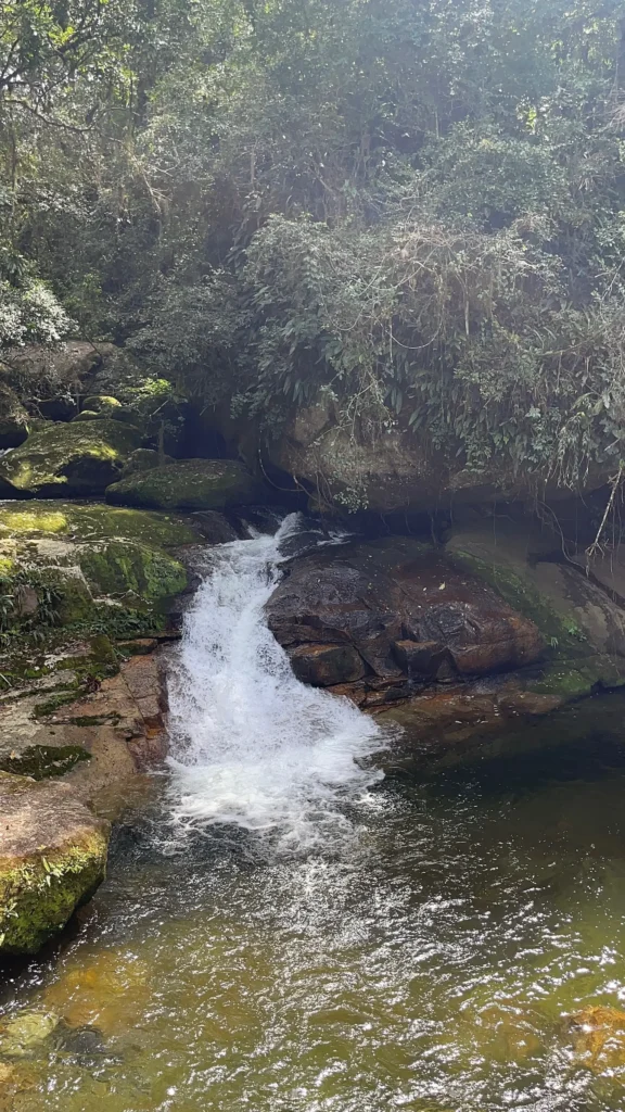 Cachoeira do Saquinho em Ilhabela, no percurso da Trilha do Bonete